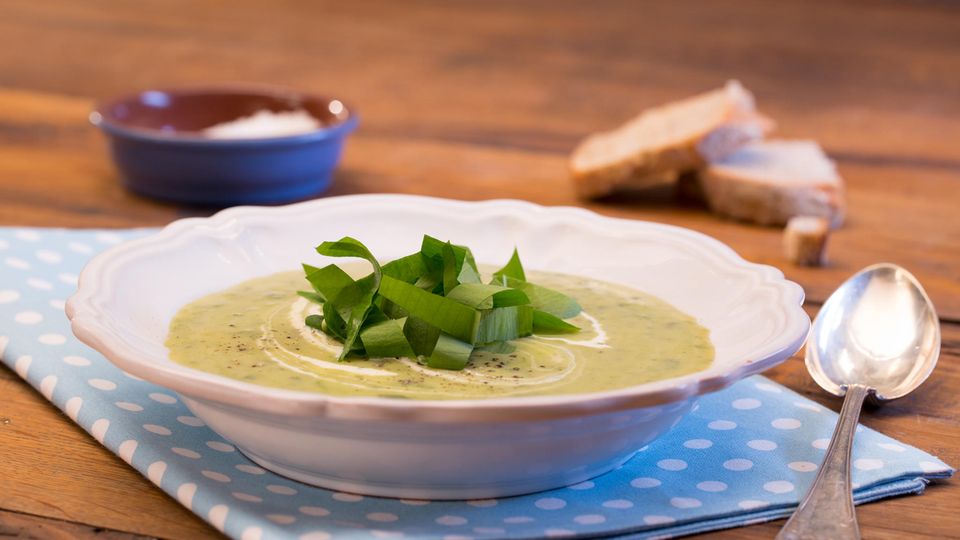 Unterschätztes Wildgemüse: Diese Bärlauch-Suppe ist genau das Richtige im Frühling