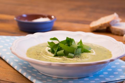 Unterschätztes Wildgemüse: Diese Bärlauch-Suppe ist genau das Richtige im Frühling