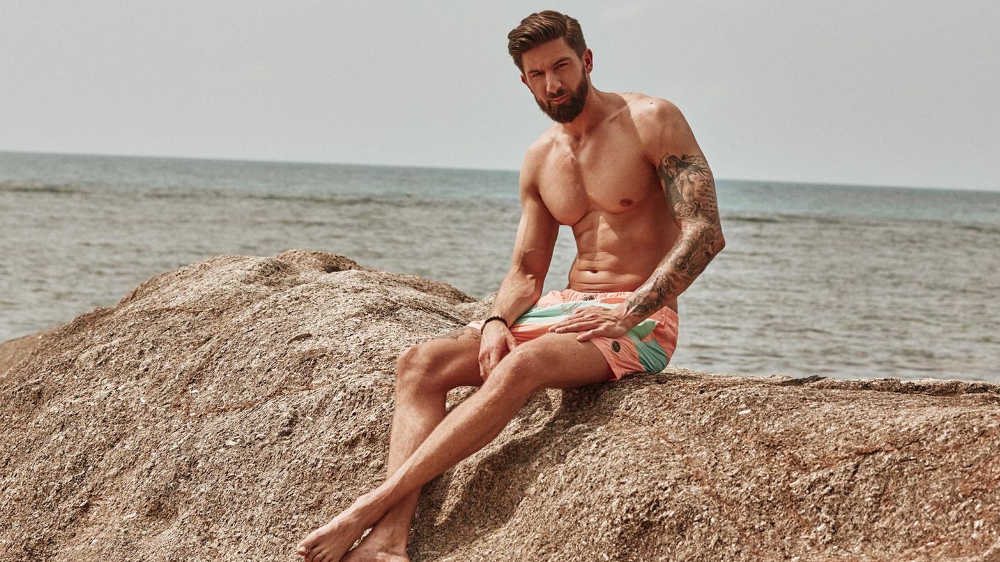 Sebastian Fobe versuchte 2017 das Herz von Bachelorette Jessica Paszka zu gewinnen, doch nach den Home Dates schickte sie ihn nach Hause. "Verknallen kann ich mich grundsätzlich überall – im Paradies sicher beschleunigt", sagt der 32-Jährige über seine Teilnahme.