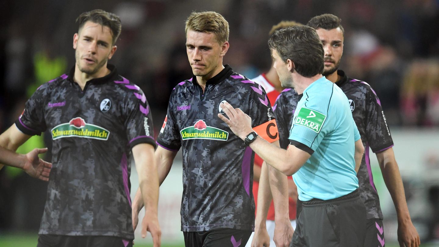 Niels Petersen und der SC Freiburg nach dem Videobeweis in der Halbzeitpause: Keine rechtlichen Schritte aber ein großer Vorwurf