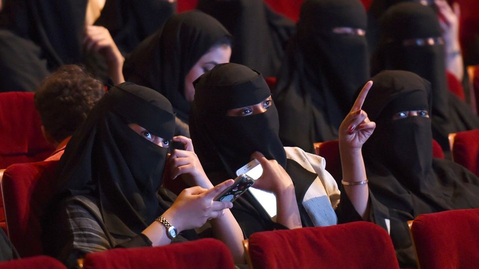 Aufbruch mit Abstrichen: Kino-Eröffnung in Saudi-Arabien - das sollten Sie wissen