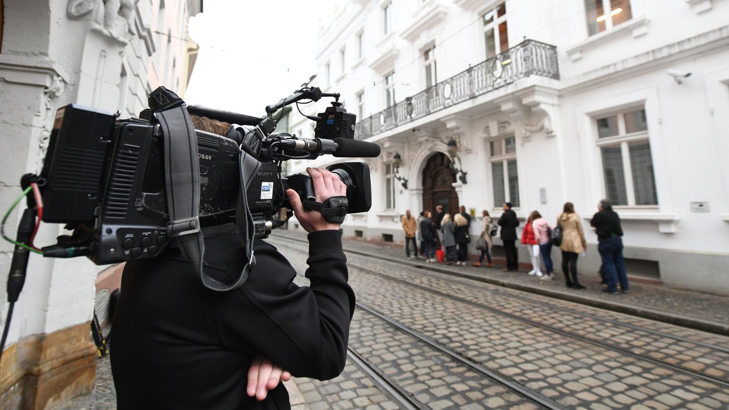Über Jahre soll Christian L. den neunjährigen Sohn seiner Partnerin vergewaltigt und anderen Männern für Vergewaltigungen angeboten haben. Prozessiert wird vor dem Landgericht Freiburg (Archivbild)