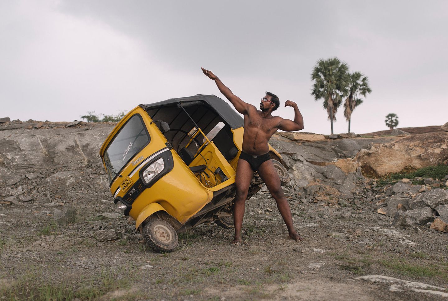 Vijayan 31 Body Builder vor einem Dreirad