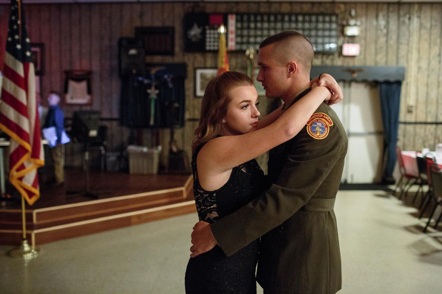 Young Marines Dance Ein junges paar tanzt