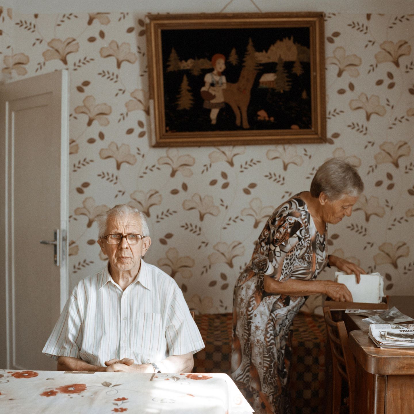 Aldona and Stasys Älteres Paar im Wohnzimmer