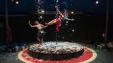 Ein verliebtes Paar im Zirkus