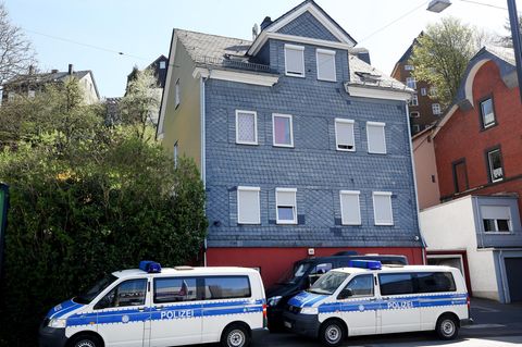 Ein Haus in Siegen, das von der Polizei wegen möglicher Zwangsprostitution durchsucht wurde