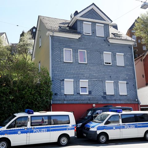 Ein Haus in Siegen, das von der Polizei wegen möglicher Zwangsprostitution durchsucht wurde