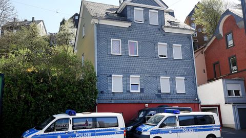 Ein Haus in Siegen, das von der Polizei wegen möglicher Zwangsprostitution durchsucht wurde