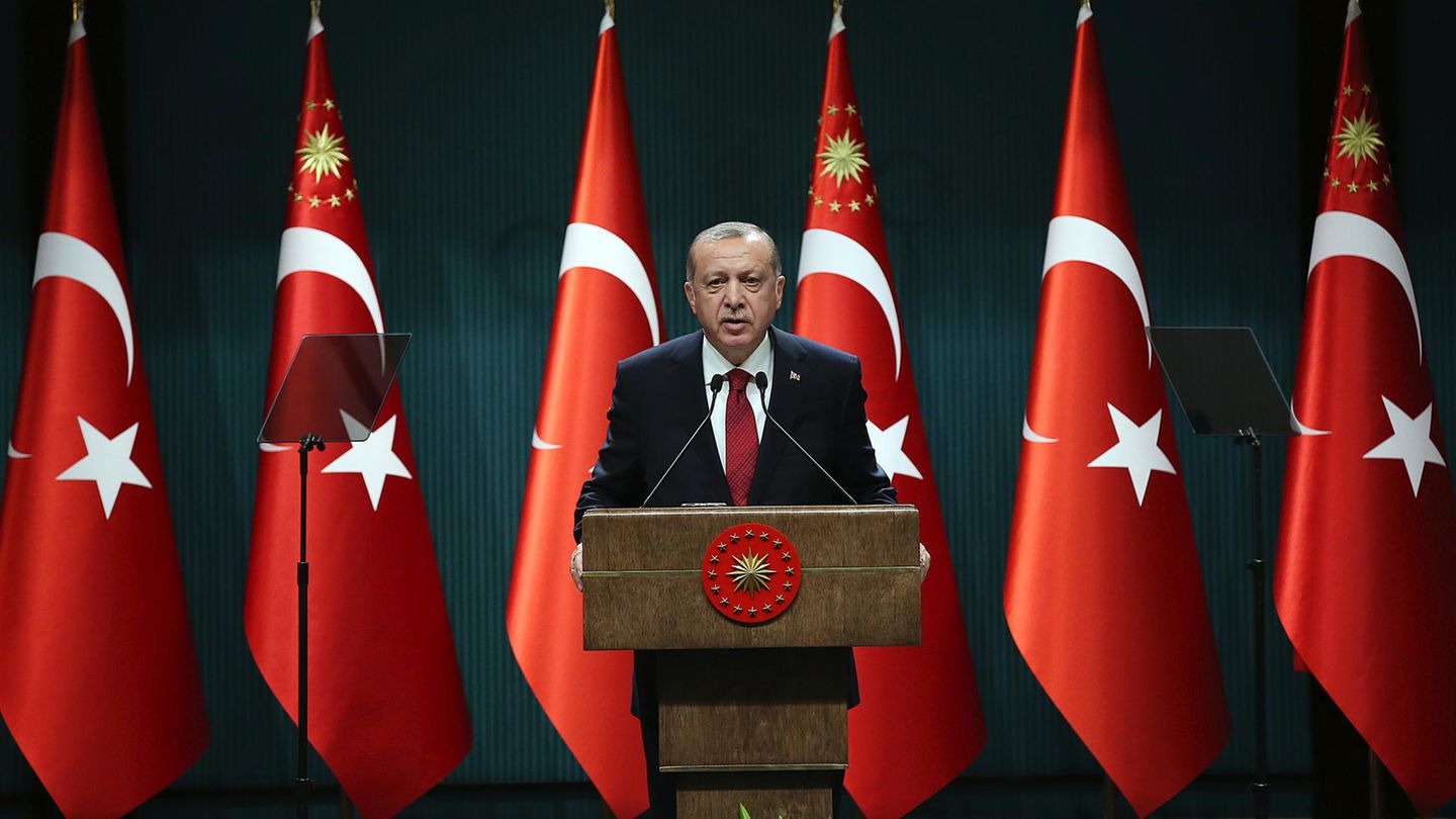 Türkei: Erdogan kündigt vorgezogene Neuwahlen an - das steckt dahinter