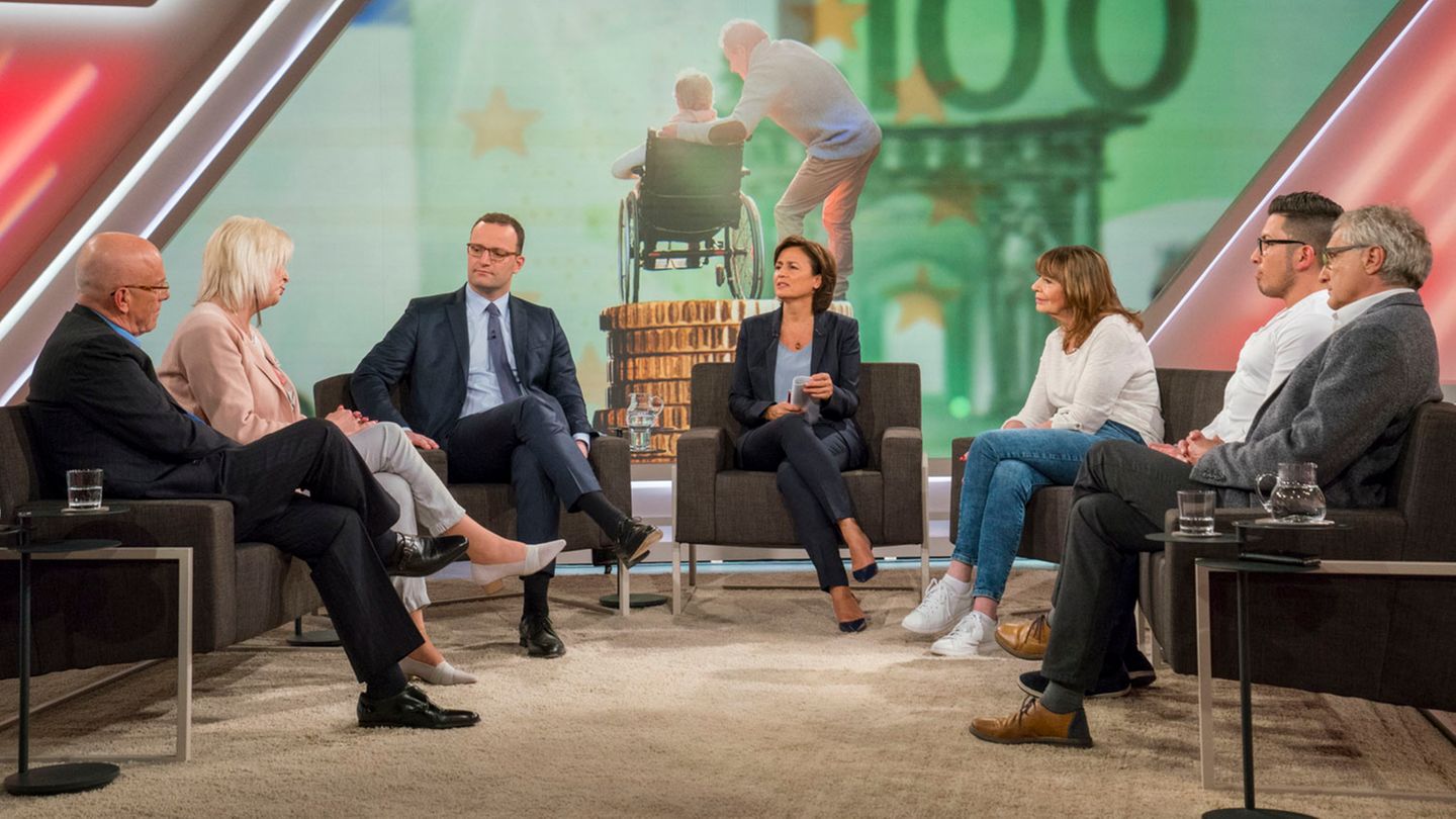 Die Gäste (u.a. Jens Spahn) und Moderatorin der ARD-Sendung "Maischberger" zum Thema "Pflege"