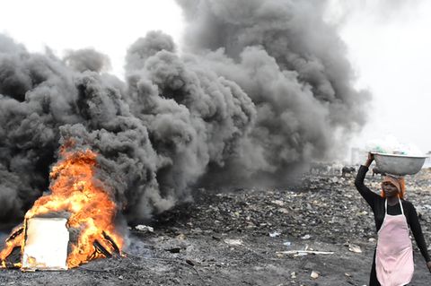 Elektromülldeponie Agbogbloshie: Kupfer ist König: Leben und arbeiten am verseuchtesten Ort der Welt