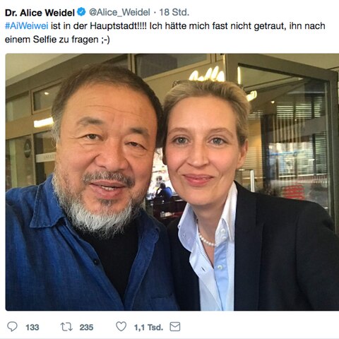 Künstler Ai Weiwei und Politikerin Alice Weidel auf einem Foto