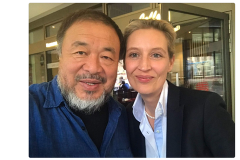 Künstler Ai Weiwei und Politikerin Alice Weidel auf einem Foto