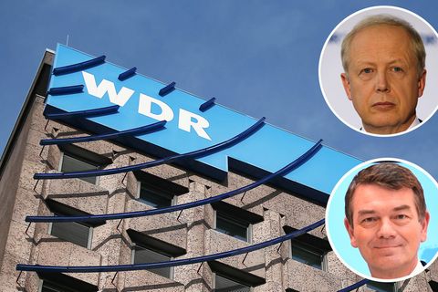 WDR-Hauptgebäude in Köln mit Portraits von Intendant Tom Buhrow