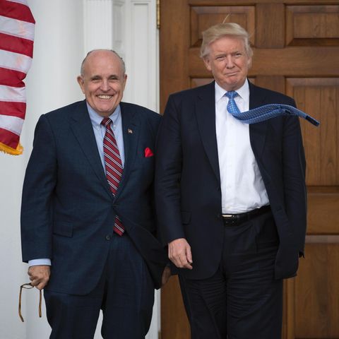 Rudy Giuliani und Donald Trump: Ab sofort unterstützt New Yorks ehemaliger Bürgermeister (l.) Trump in der Russlandaffäre