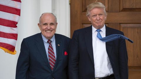 Rudy Giuliani und Donald Trump: Ab sofort unterstützt New Yorks ehemaliger Bürgermeister (l.) Trump in der Russlandaffäre