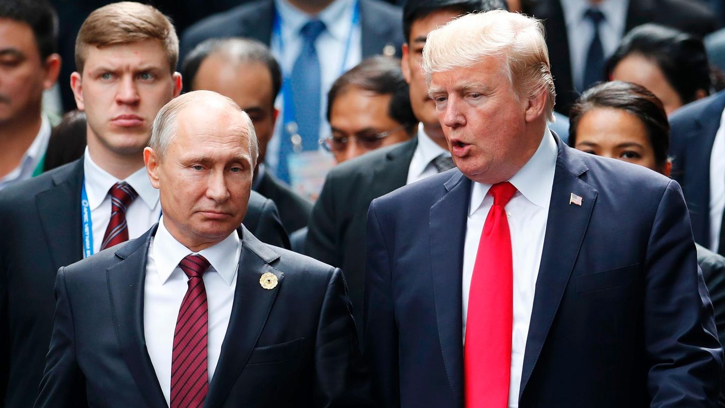 Wladimir Putin und Donald Trump: offenbar gab es ein Gespräch über Prostituierte