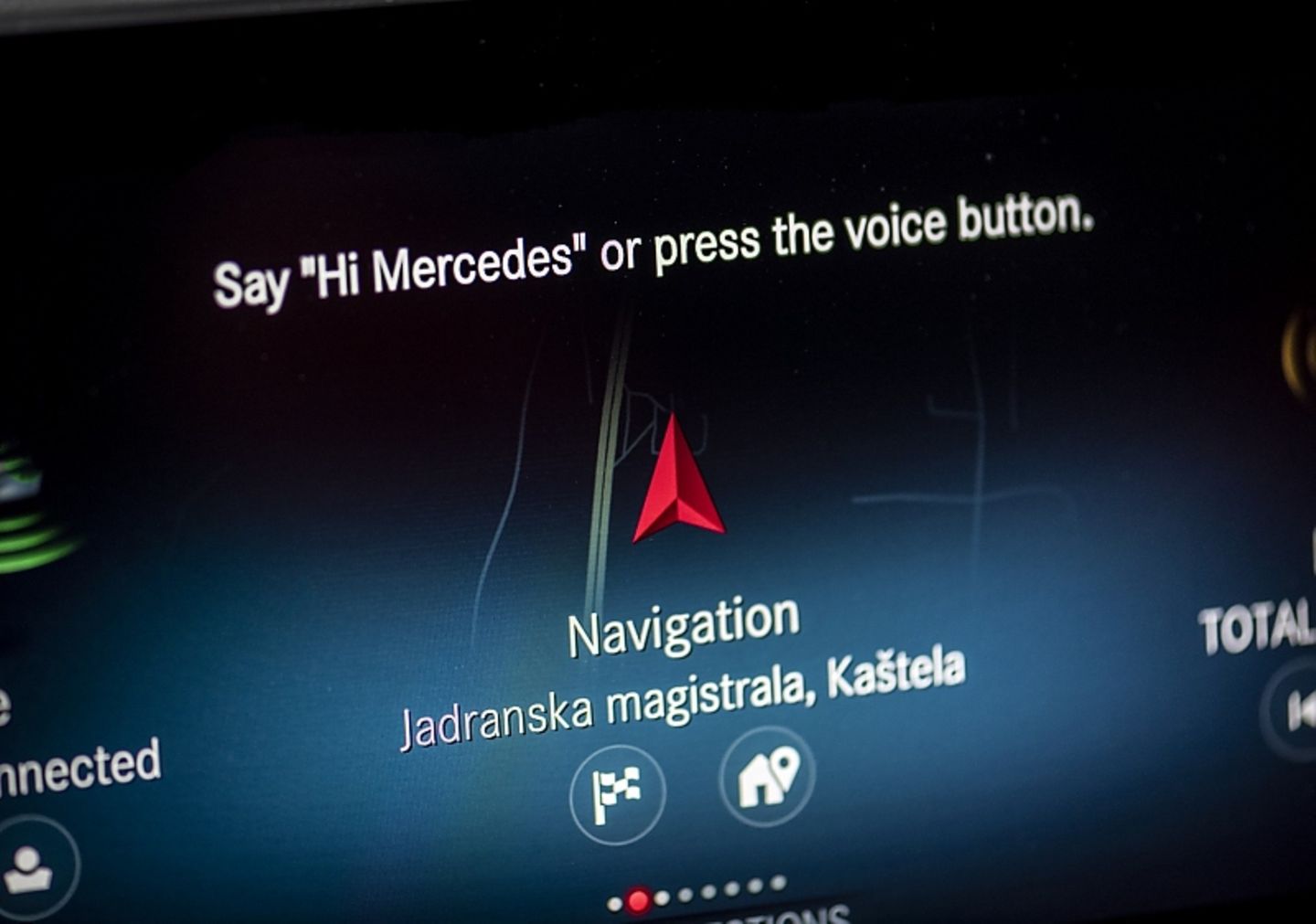 Die Initialisierung der Spracheingabe erinnert an Apples Siri