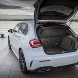 Die Klappe schwingt weit und die Luke ist größer als bisher