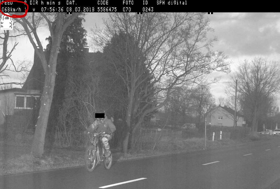 nachrichten Deutschland Blitzfoto Nachrichten aus Deutschland: Blitzfoto mit Mountainbiker