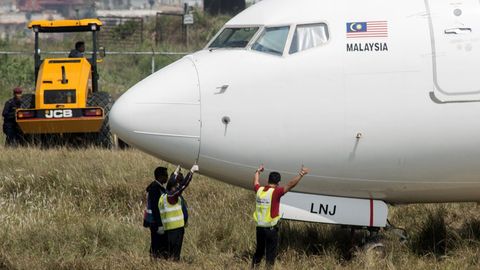 Die Boeing 737 von Malindo Air kam bei einem Startabbruch am Airport von Kathmandu erst hinter dem Pistenende zum Stehen.