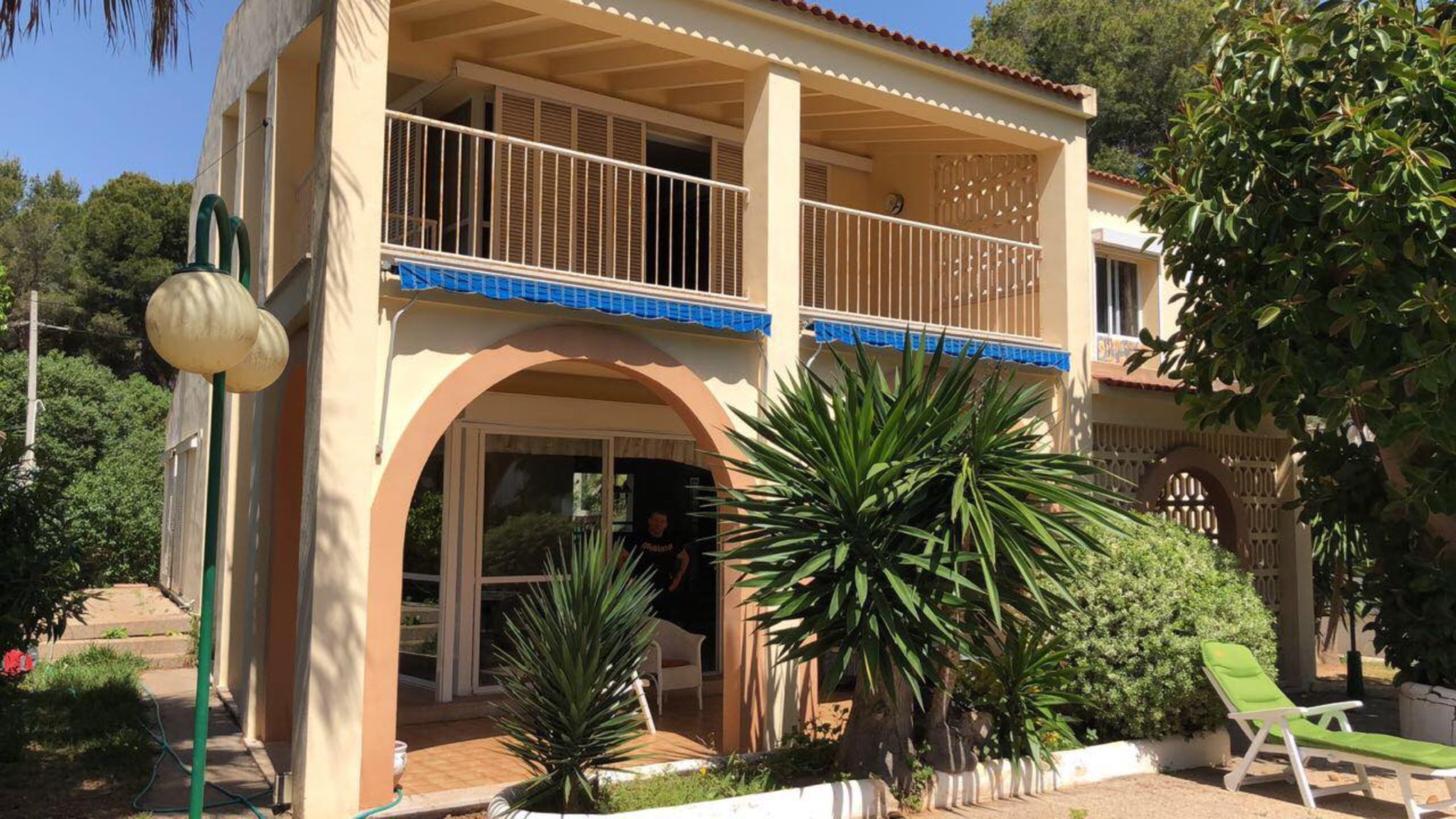 Mallorca: Deutscher erobert seine besetzte Finca von Roma-Clan zurück |  STERN.de