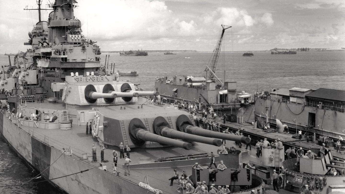 Die USS Iowa wurde im Zweiten Weltkrieg in Dienst gestellt.