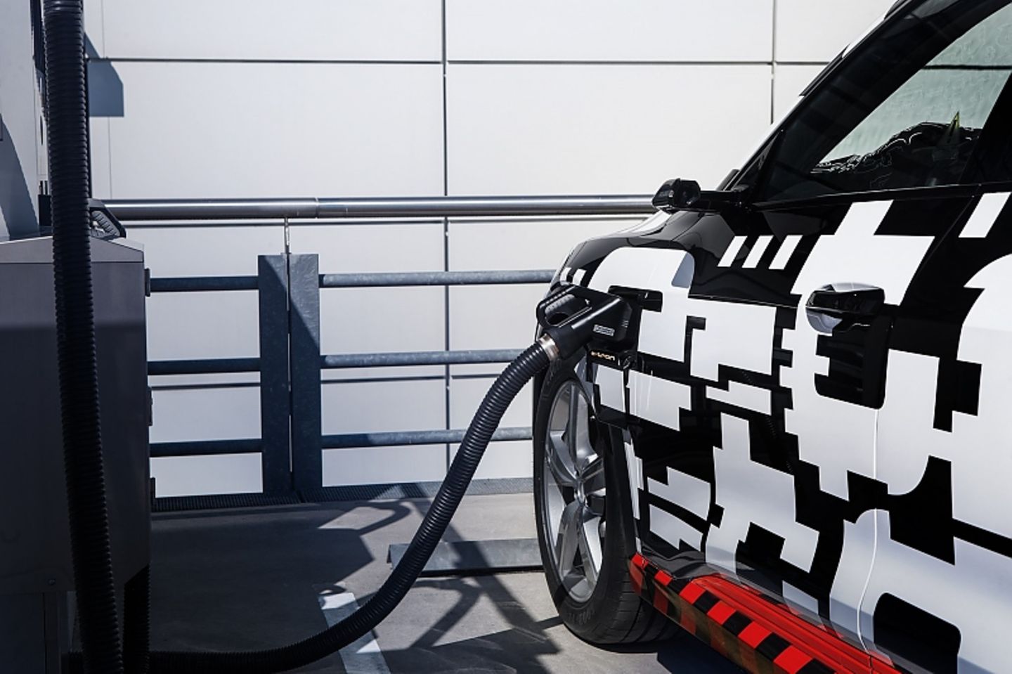 Der Audi e-tron kommt nächstes Jahr auf den Markt