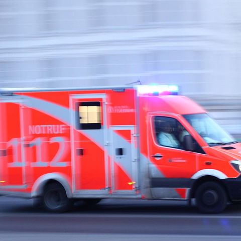Ein Notarztwagen im Einsatz (Symbolbild)