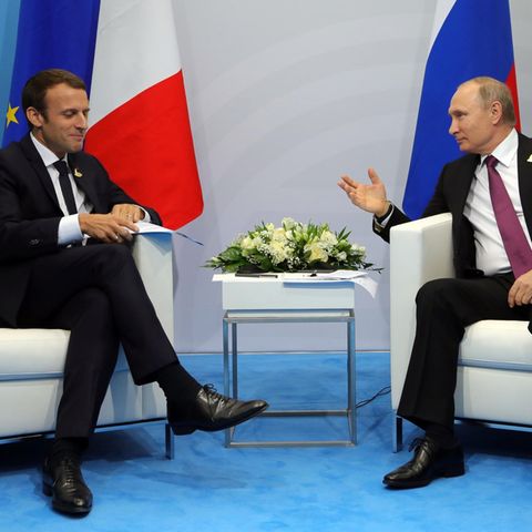 Emmanuel Macron attackiert Wladimir Putin: "Er ist besessen von einer Einmischung in unsere Demokratien"
