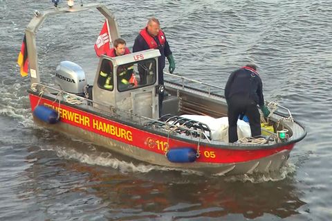 Tragisches Ende einer Suche: Liam Colgan: Hier birgt die Polizei seine Leiche aus der Elbe