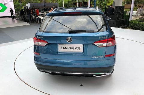 Auch von hinten ist der Kamiq sofort als Skoda zu erkennen