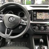 Das Cockpit: typisch Skoda, aber mit mehr Hartplastik als in Europa
