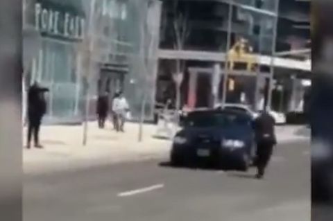 Virales Video: Täter von Toronto und der Polizist, der ihn nicht erschossen hat