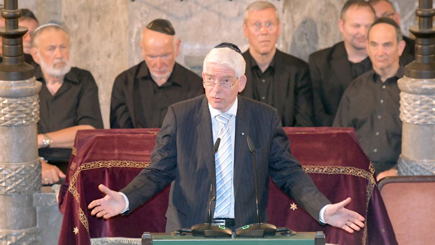 Josef Schuster in einer Synagoge