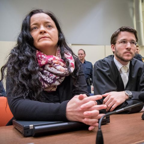 Beate Zschäpe mit ihrem Anwalt