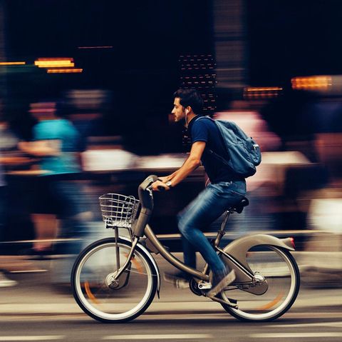 Fahrradfahrer in der Großstadt