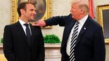 Donald Trump und Emmanuel Macron Fussel