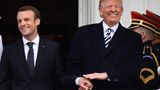 Donald Trump und Emmanuel Macron lächelnd