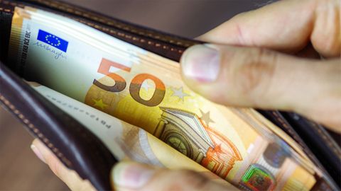 Portemonnaie mit 50-Euro-Scheinen