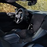 Das Cockpit ist noch vor neugierigen Blicken geschützt, aber digitale Instrumente sind selbstverständlich