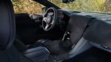 Das Cockpit ist noch vor neugierigen Blicken geschützt, aber digitale Instrumente sind selbstverständlich