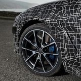 Der BMW 8er steht auf 20 Zoll Rädern
