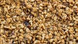 Flop: Knuspermüsli  Knuspermüsli und Granola werden meist aus Getreideflocken, Fett und Zucker gebacken.