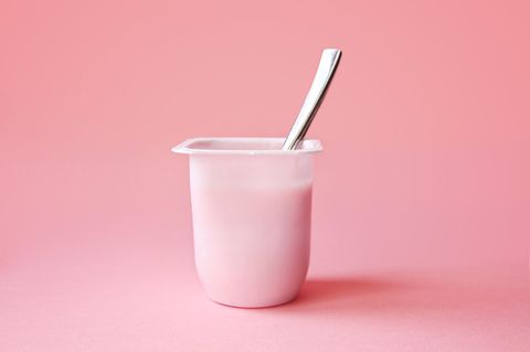 Flop: Fruchtjoghurt  Joghurt enthält Eiweiß, Kalzium und Magnesium. In Fruchtjoghurt steckt aber oft viel zugesetzter Zucker. 