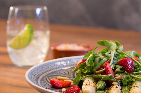 Spargel-Erdbeer-Salat