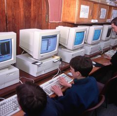 30 Jahre Internet: Nostalgie pur: Wie die Websites von Facebook, Amazon und Co. früher aussahen