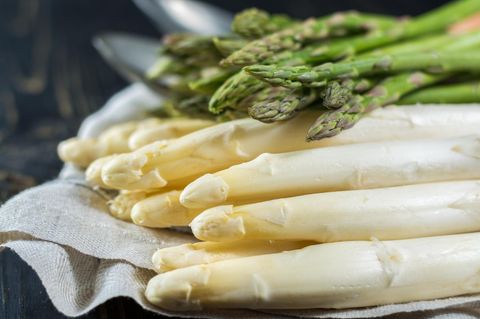 Spargel grün und weiß