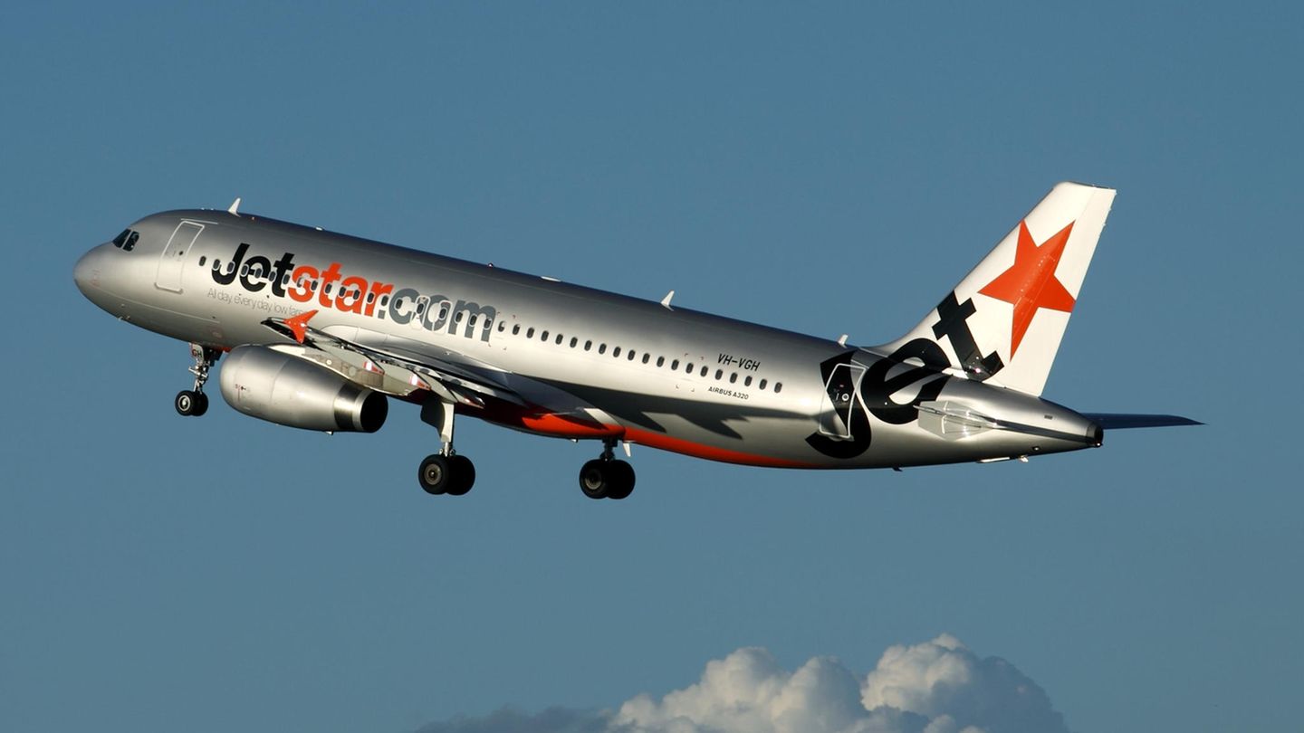 Auf der Strecke von Melbourne nach Brisbane kostet das Ticket zum Starter-Tarif bei der australischen Jetstar 86,42 Euro, der zusätzliche Koffer 31,31 Euro, was einem Aufpreis von 36 Prozent entspricht.